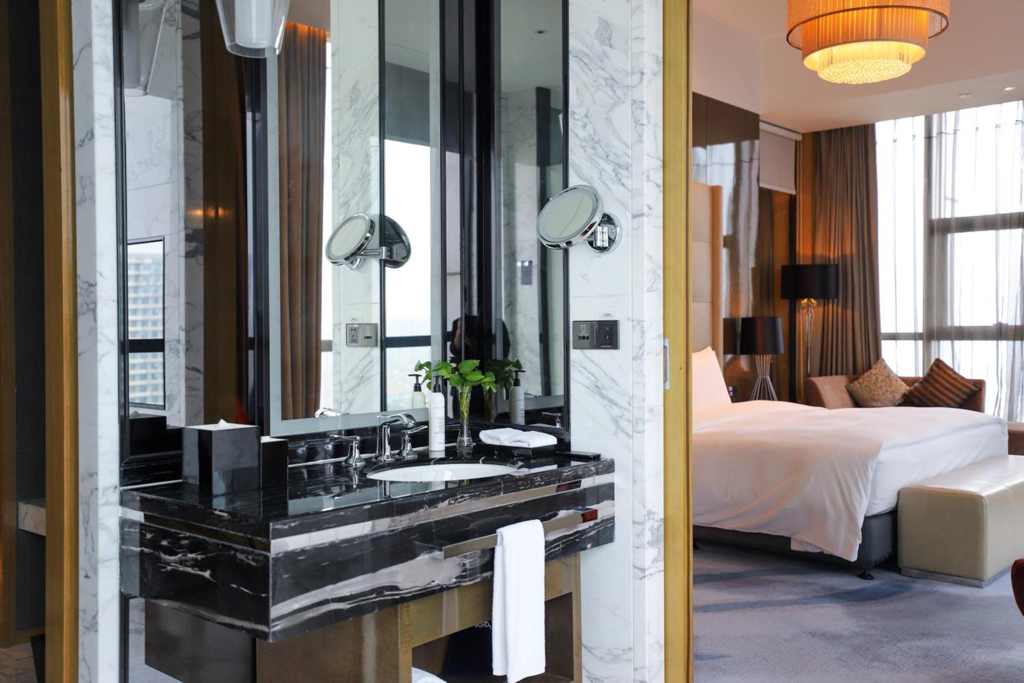 Wanda Realm Jiangmen Hotell Exteriör bild